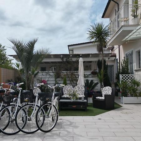 La Brise Hotel Марина ди Пиетрасанта Екстериор снимка