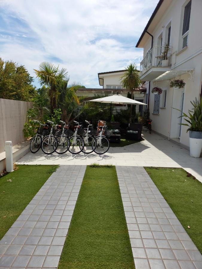 La Brise Hotel Марина ди Пиетрасанта Екстериор снимка