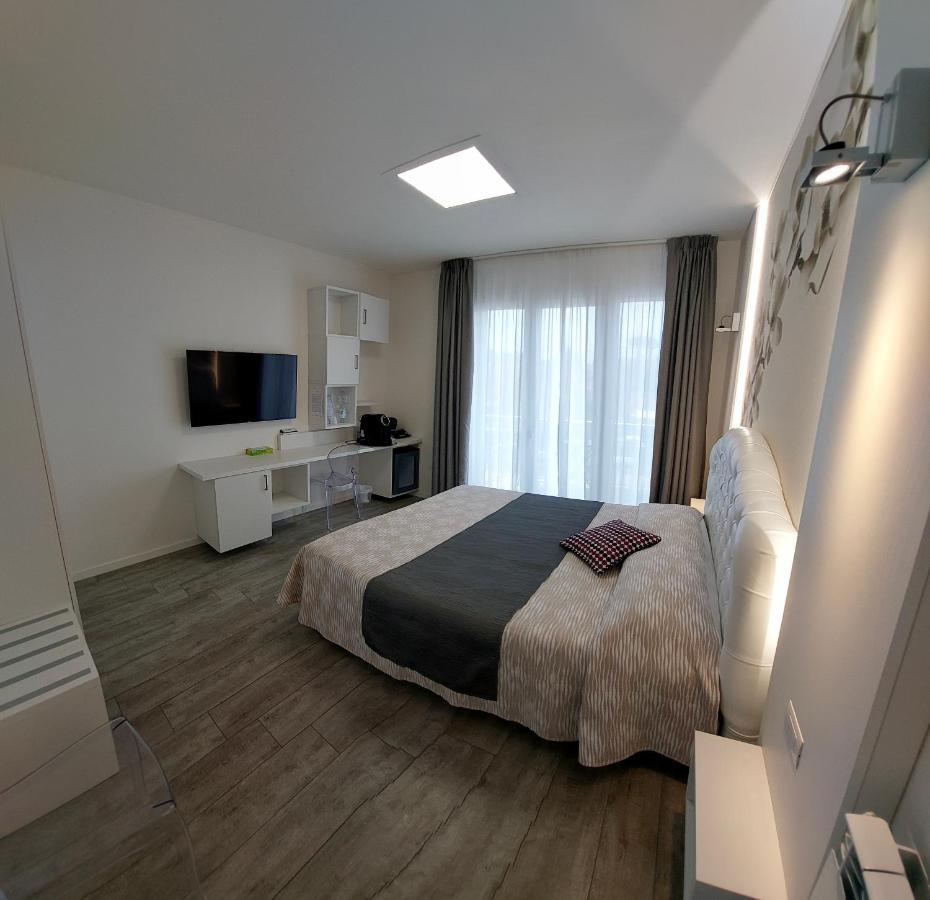 La Brise Hotel Марина ди Пиетрасанта Екстериор снимка