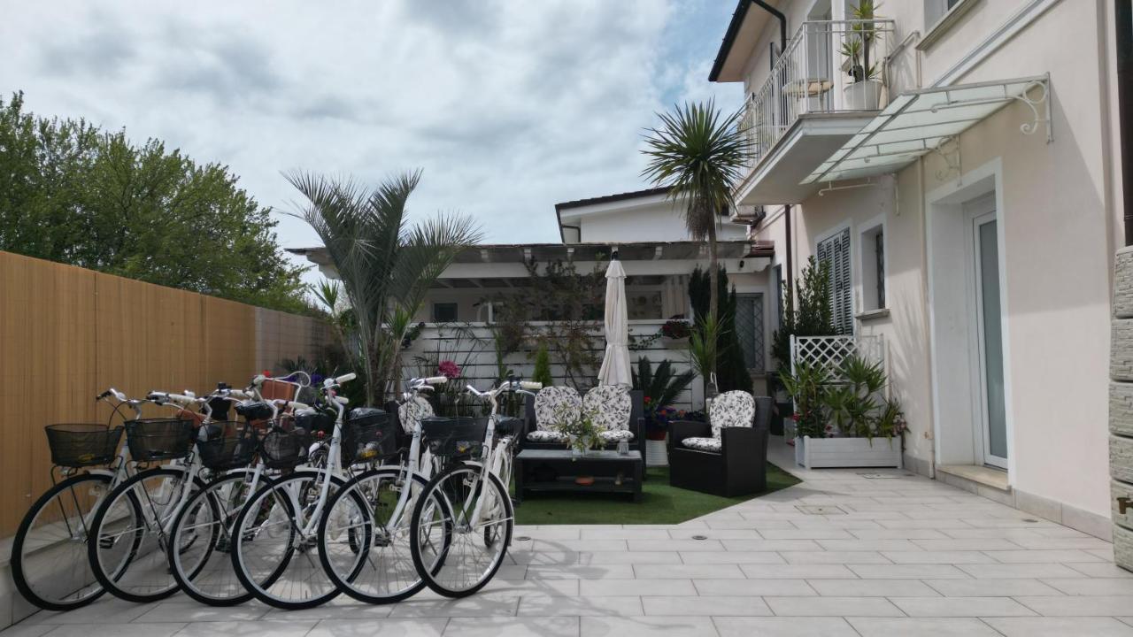 La Brise Hotel Марина ди Пиетрасанта Екстериор снимка