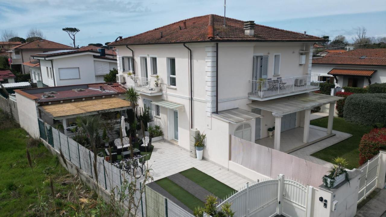 La Brise Hotel Марина ди Пиетрасанта Екстериор снимка