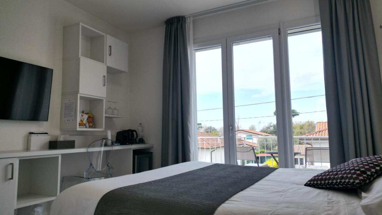 La Brise Hotel Марина ди Пиетрасанта Екстериор снимка