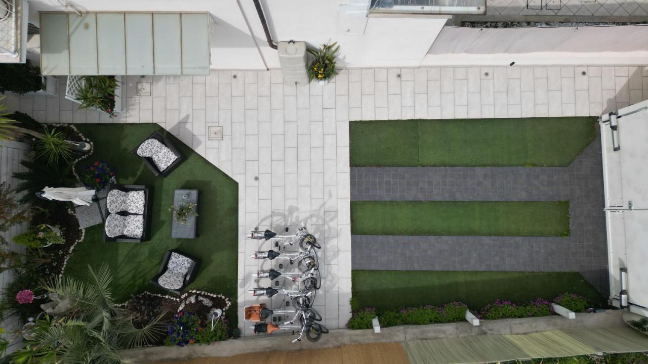 La Brise Hotel Марина ди Пиетрасанта Екстериор снимка