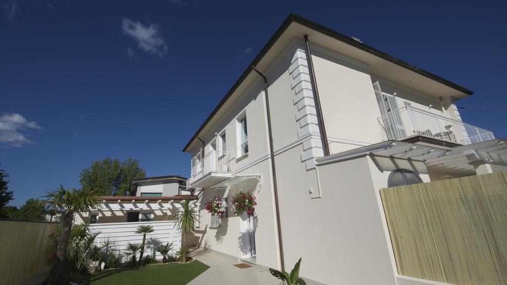 La Brise Hotel Марина ди Пиетрасанта Екстериор снимка