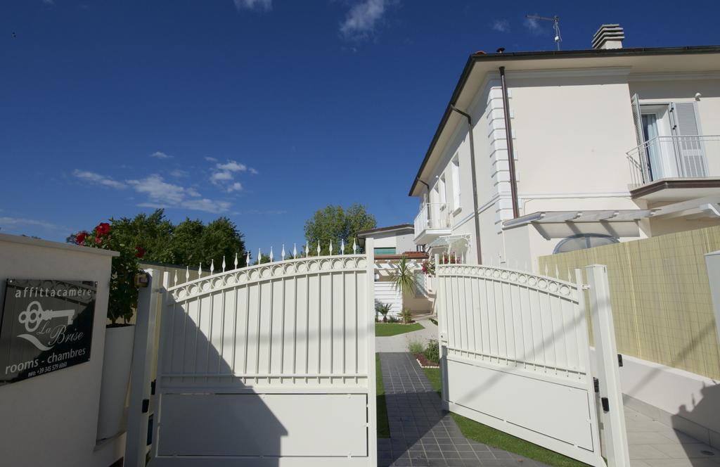 La Brise Hotel Марина ди Пиетрасанта Екстериор снимка